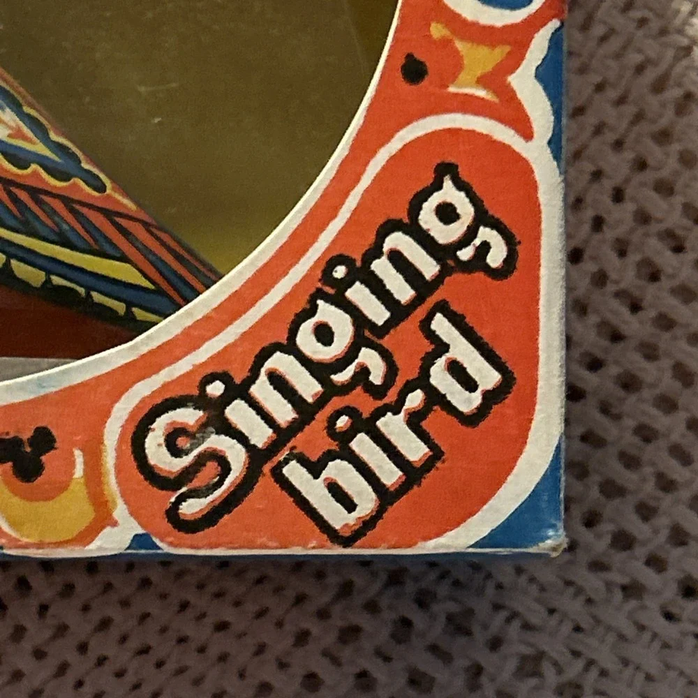 WIND-UP TOY ~ MADE IN RUSSIA ~ SINGING + FLAPPING BIRD VINTAGE ORIGINAL BOX D3